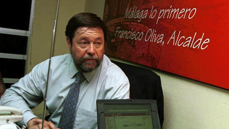 Paco Oliva, en la sede de PSOE durante la noche electoral de junio de 1999 cuando fue candidato a la Alcaldía.