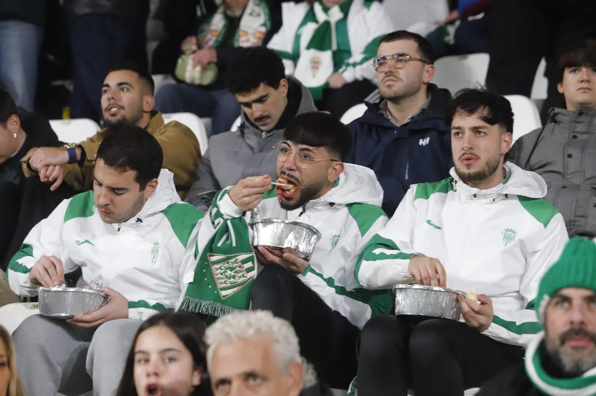 Córdoba CF-Málaga | Las imágenes de la afición en El Arcángel