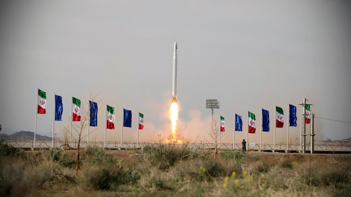 iran lanza su primer satelite militar