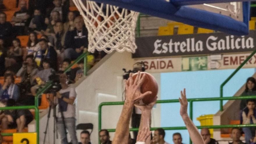 Este Alimerka Oviedo tiene defensa: paso adelante del OCB hacia la salvación tras ganar (62-67) en Orense