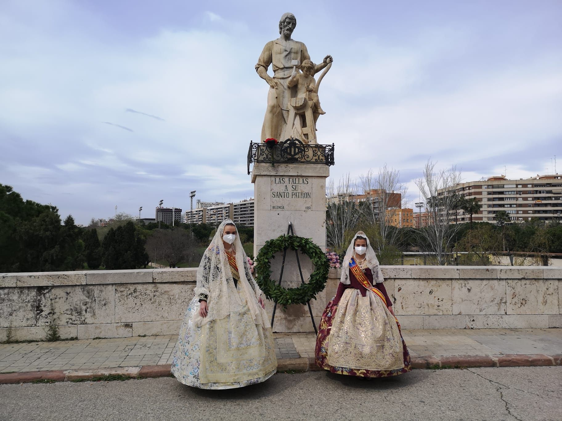 Celebración de las Fallas en el Puente de San José