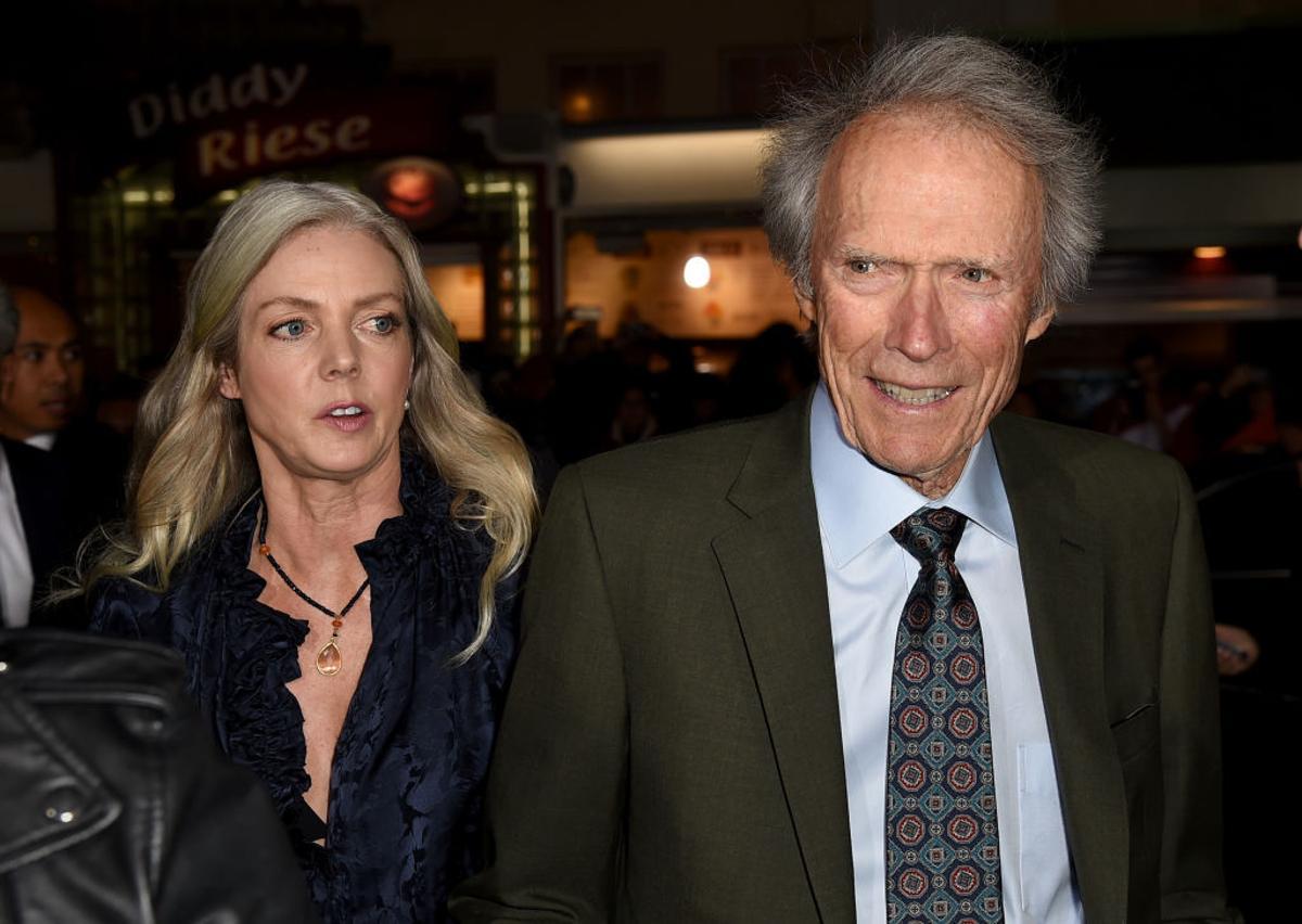 Clint Eastwood y su última pareja, Christina Sandera