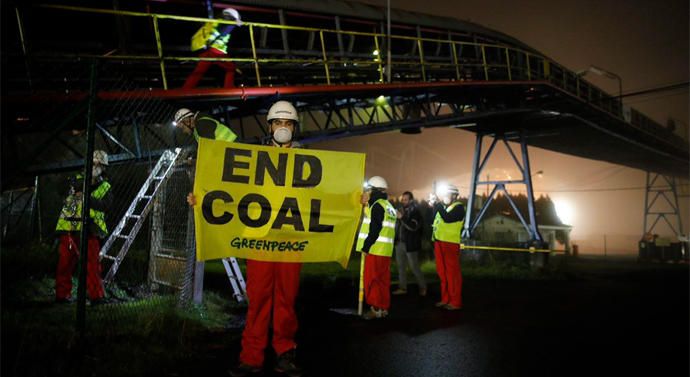 Greenpeace protesta contra el carbón en Meirama