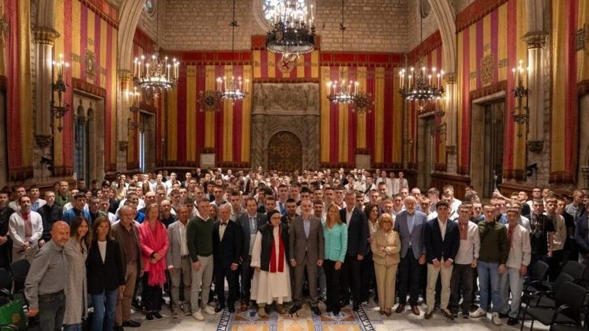 Acto institucional encabezado por el alcalde de Barcelona, Jaume Collboni, que ha dado la bienvenida a Barcelona a los jóvenes ucranianos.