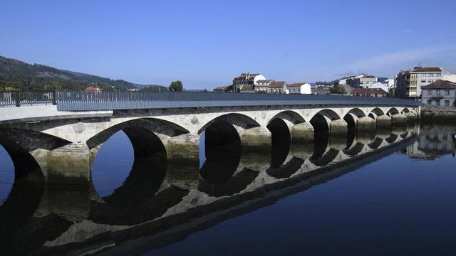 El puente de O Burgo, uno de los elementos de la ciudad incluidos en el catálogo.