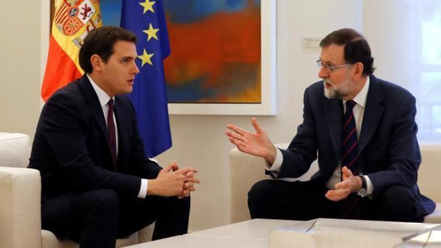 Rajoy y Rivera analizan en Moncloa el futuro del 155