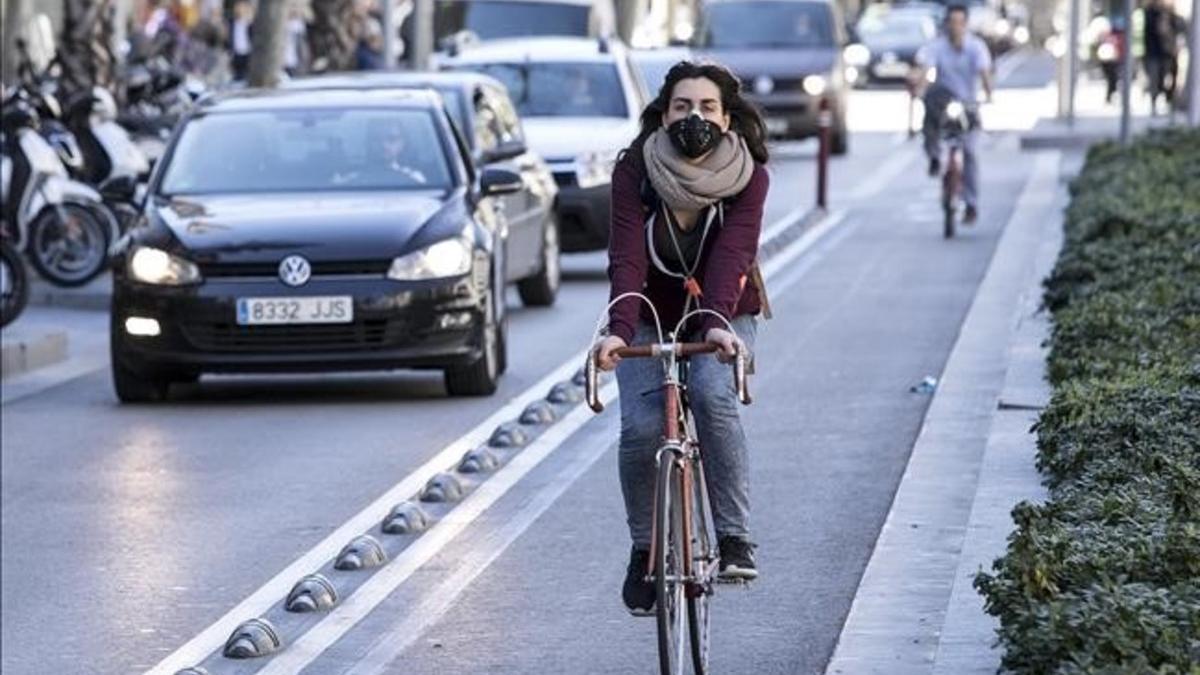 zentauroepp37568991 barcelona 06 03 2017 contaminaci n en barcelona ciclista cir170523175449