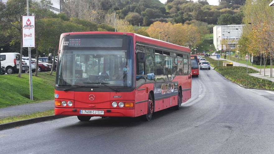 Tranvías denuncia que &quot;la situación del tráfico&quot; impide ayudar a subir al autobús a usuarios con discapacidad en A Coruña