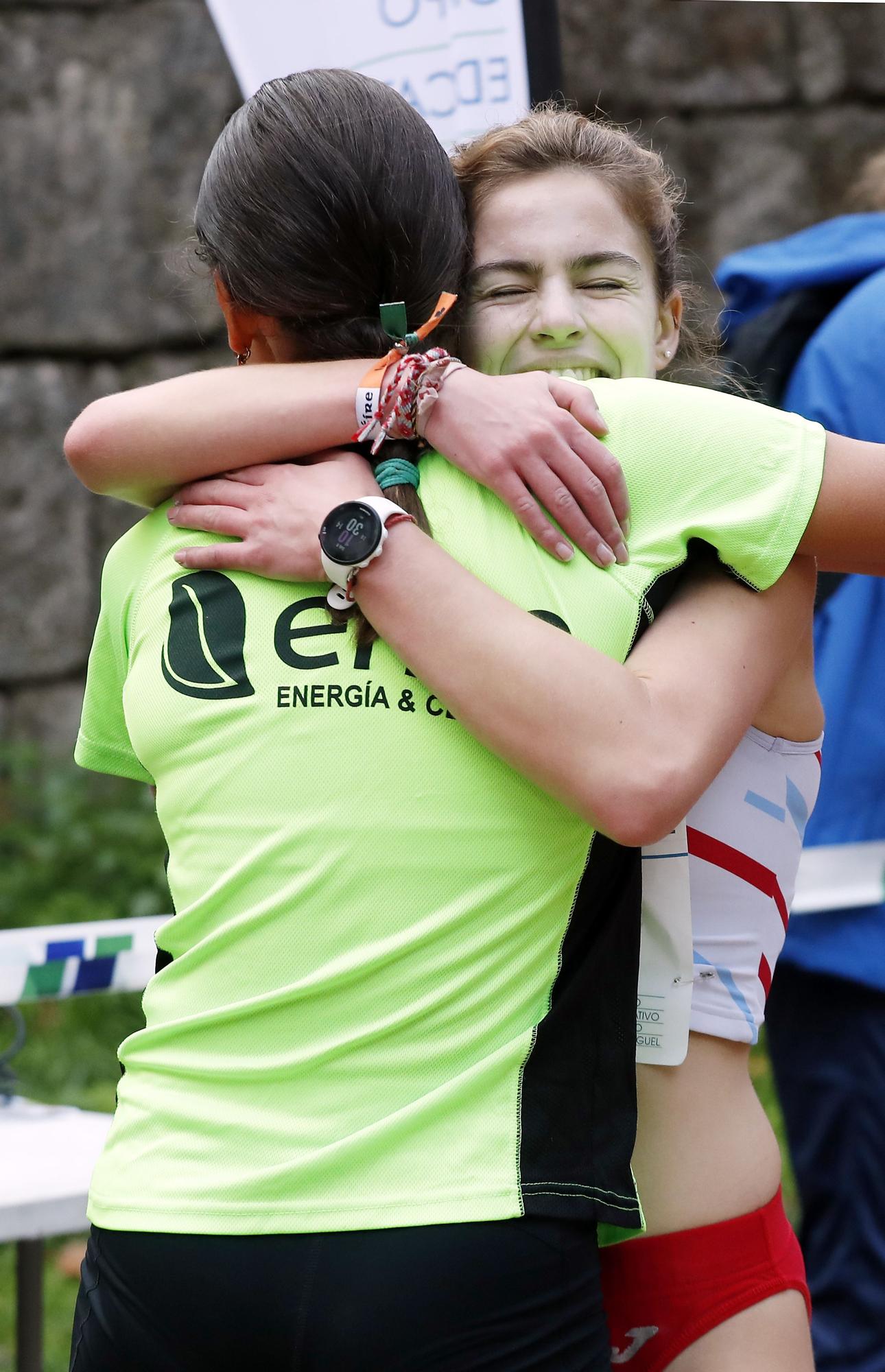 Un millar de jóvenes apuestan por el deporte en el Cross Castro San Miguel