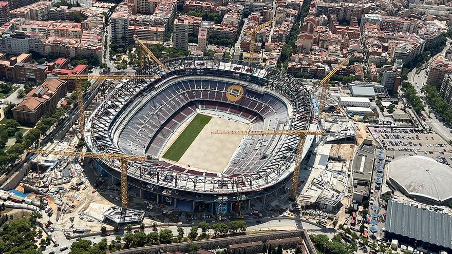 Nuevo paso en las obras del Spotify Camp Nou: se empieza a instalar el césped