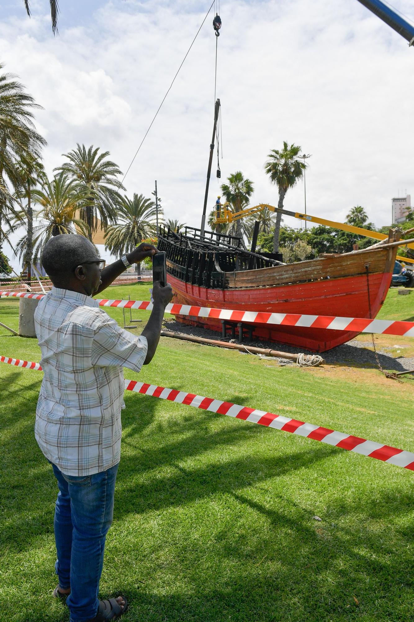 Arde la réplica de 'La Niña' en el Parque de Santa Catalina