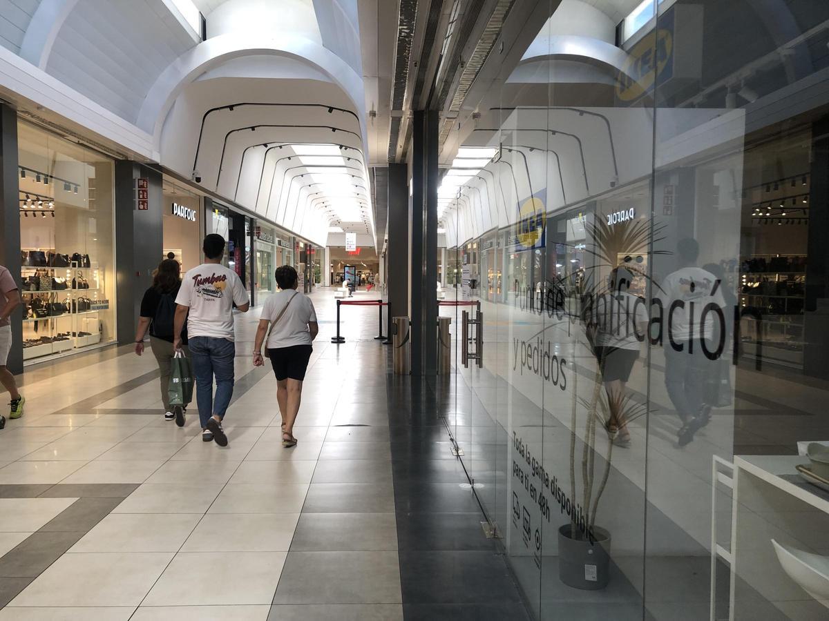 Fotogalería | Cierra la tienda de Ikea en el Centro Comercial Ruta de la Plata de Cáceres Fotogalería | Cierra la tienda de Ikea en el Centro Comercial Ruta de la Plata de Cáceres