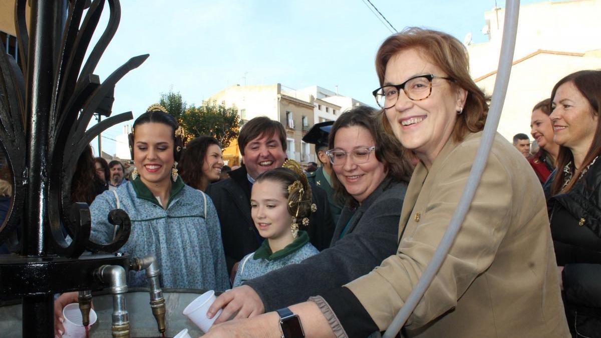 Burriana degusta más de 200 litros de vino en el día de su patrón