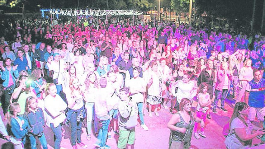 La primera edició del Guatelepiera reviu les festes dels anys vuitanta