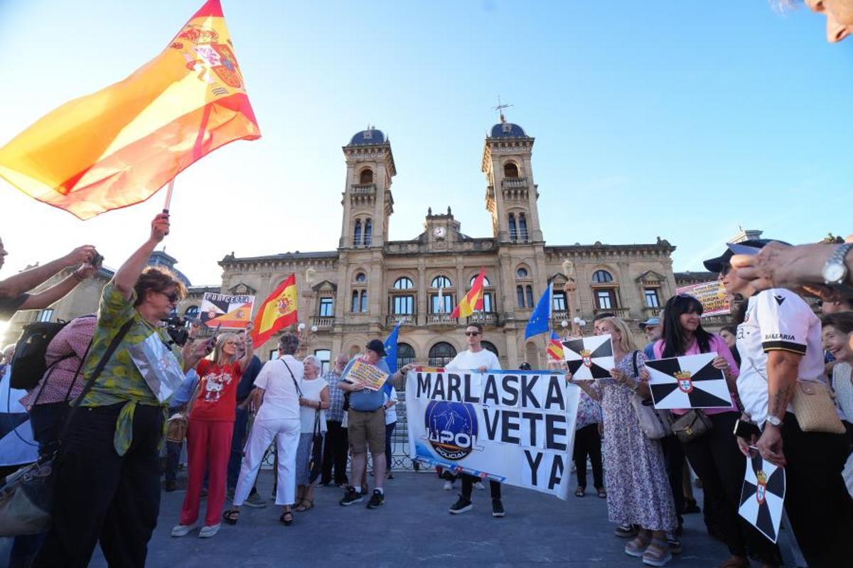 Concentración en solidaridad con Ceuta en Donosti
