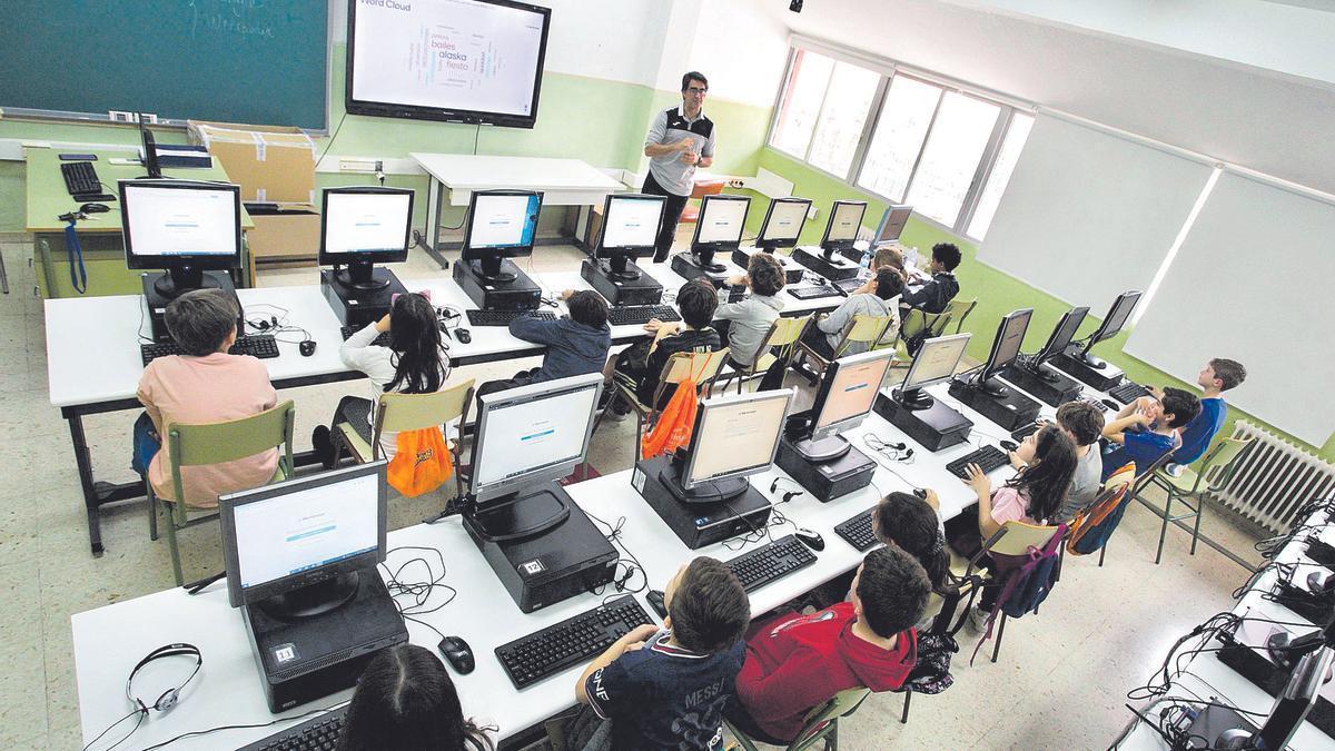 Clase con ordenadores en el CEIP San Pablo de Murcia, en una imagen de archivo