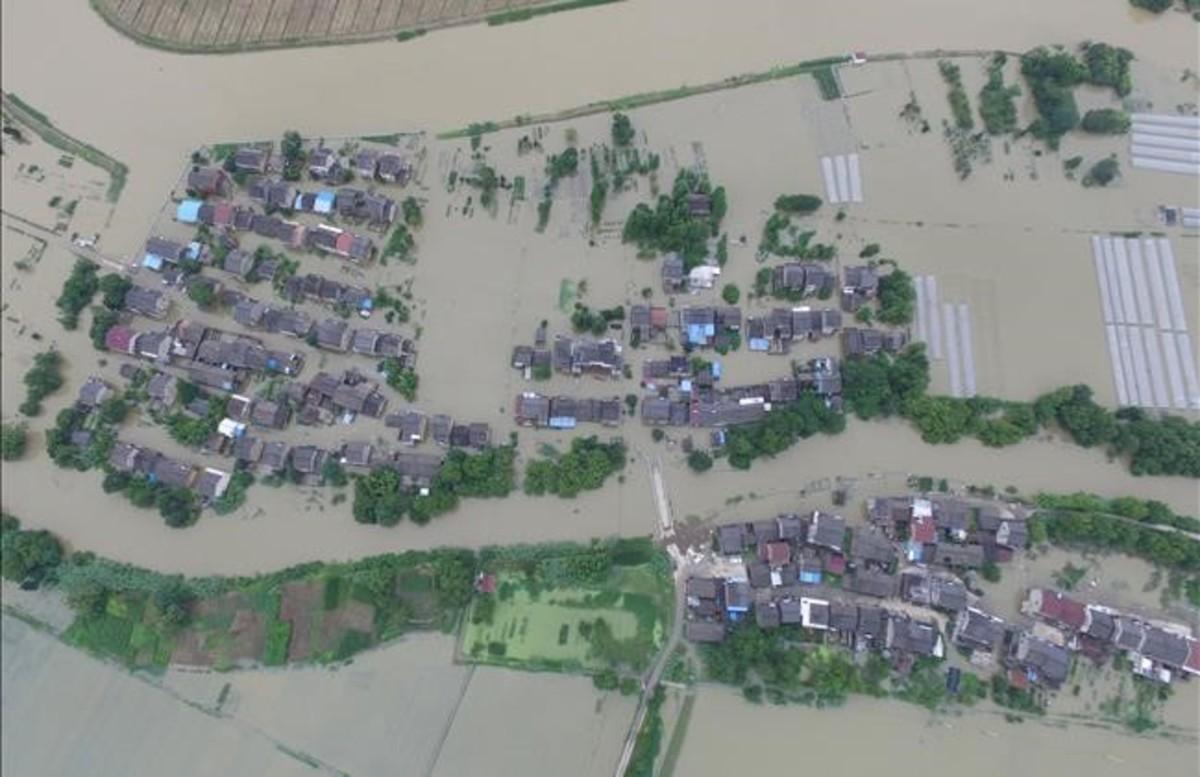 abertran34579372 an aerial view shows that houses are flooded in villages in 160705101620