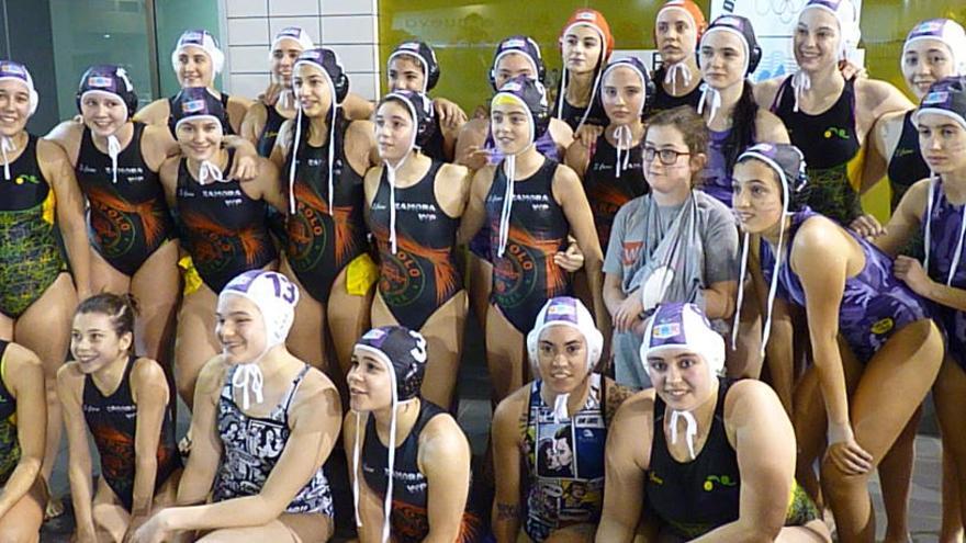 Las jugadoras zamoranas, junto a otras rivales en la Copa de Invierno de Valladolid