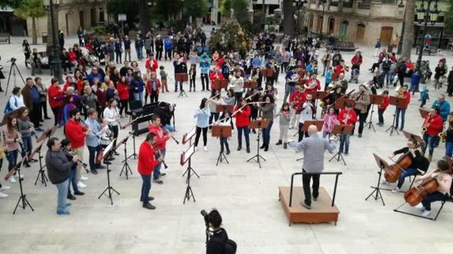 El Ateneo de Cullera sorprende con la música en la calle
