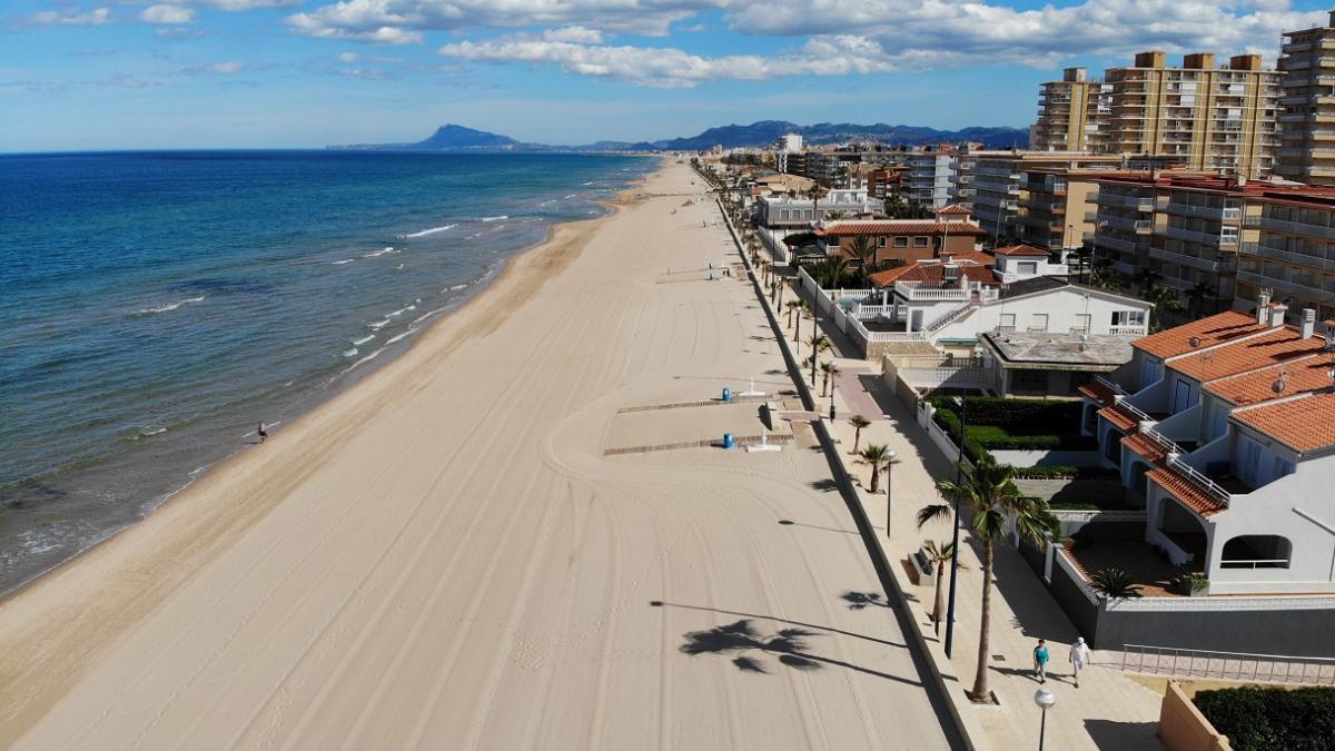 Vista panorámica de la playa de Miramar.