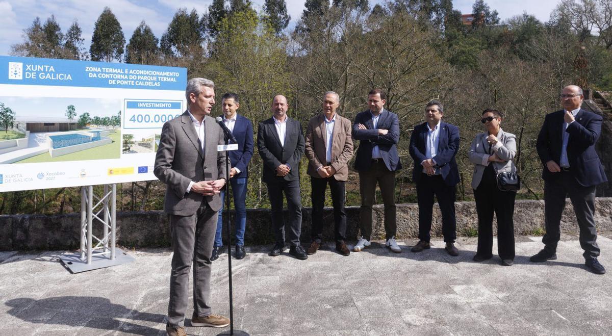 El presidente de la Xunta estuvo ayer en Ponte Caldelas presentando el proyecto. | FDV