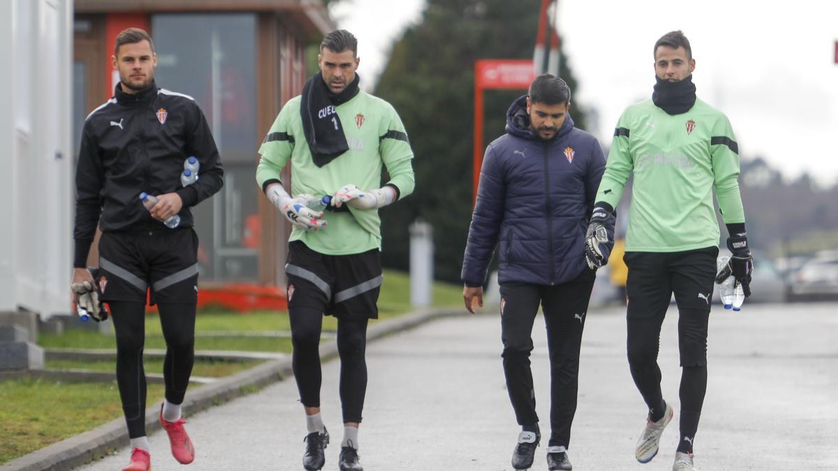 Bloch, Cuéllar y De Amores, flanqueando a Luis Piedrahita.