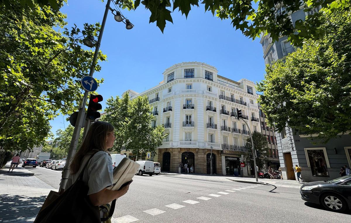 Edificio donde existe un piso vacío del Estado en la calle Serrano, 3.
