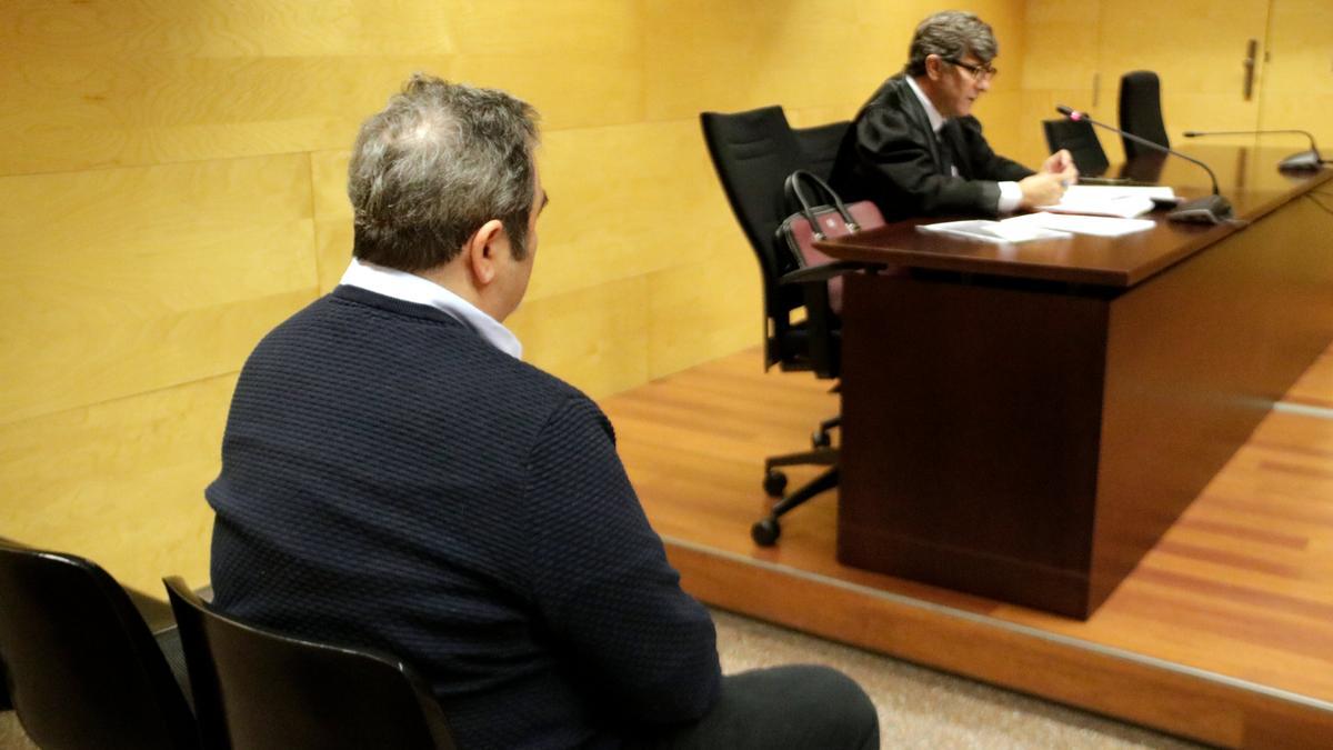El professor de la Bisbal acusat d'abusos sexuals durant el judici a l'Audiència de Girona.