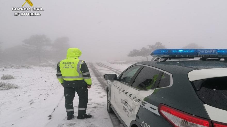 La AEGC denuncia carencias de equipación para los guardias civiles en el temporal de nieve