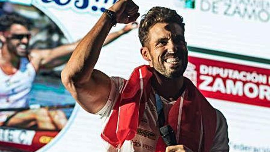 Carlos Garrote celebra su título.