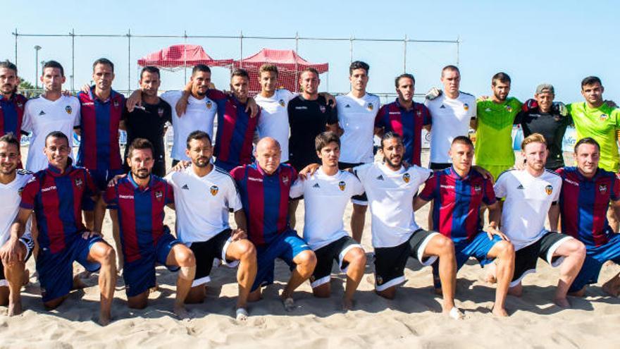 El Valencia se impuso 3-0 al Levante en el derbi.