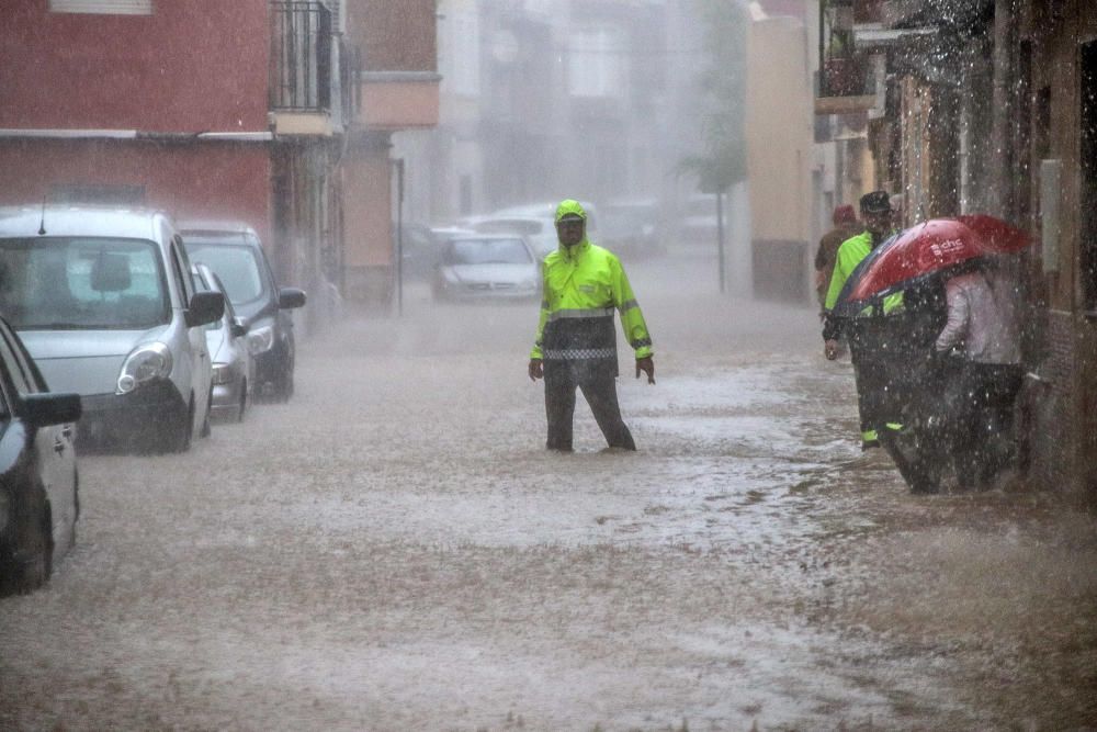 La gota fría deja Orihuela inundada y aislada