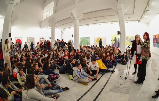 La Regenta inagura la muestra de murales ...