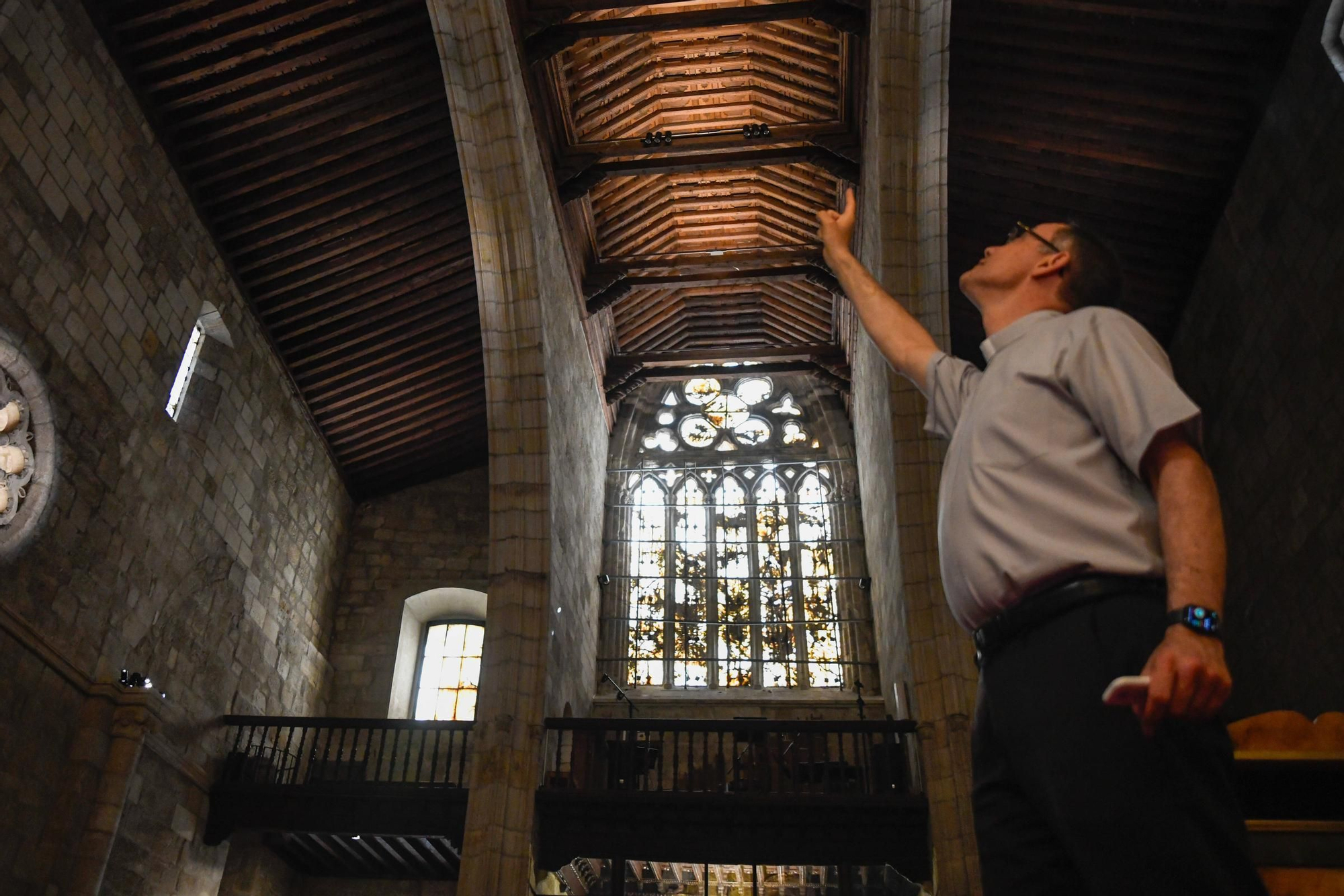 Interior de la iglesia de San Juan tras la instalación de nueva iluminación.