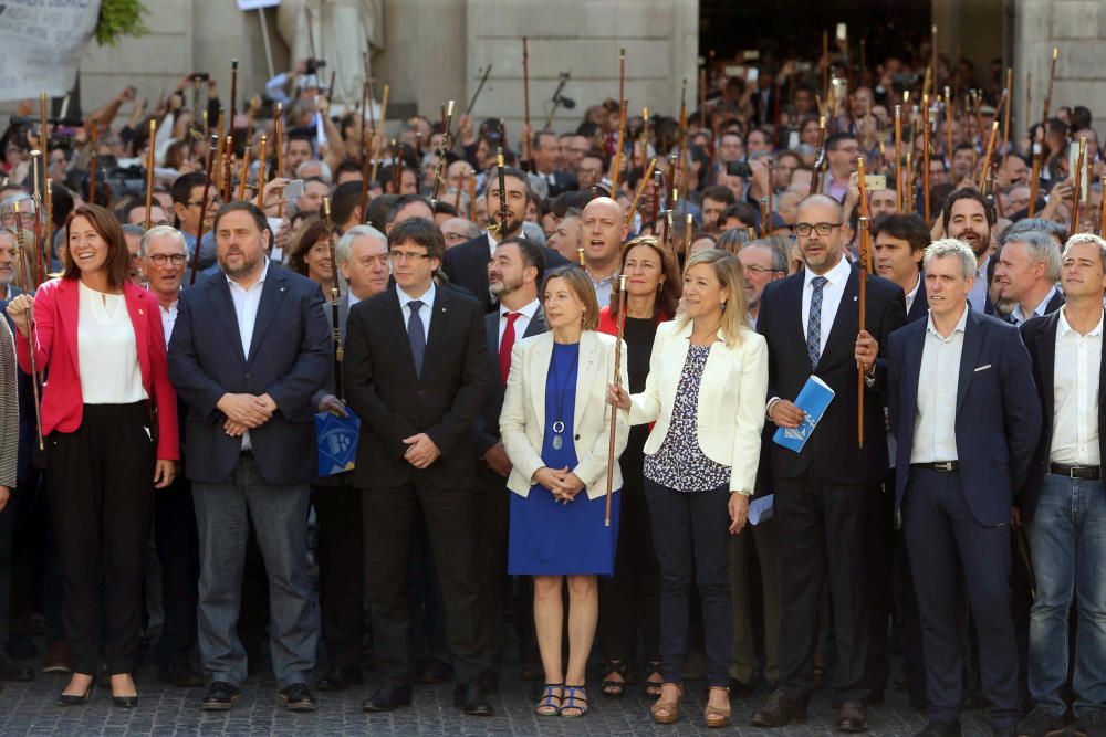 Manifestació d'alcaldes a favor del referèndum