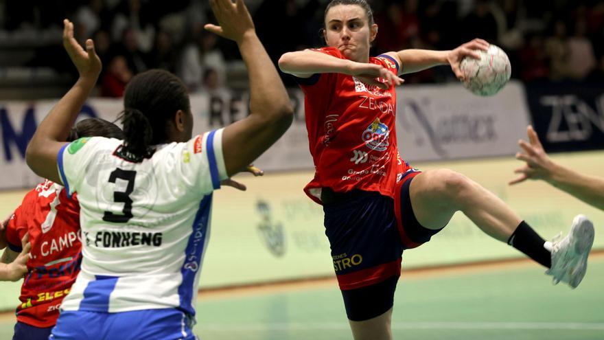 Paulina Buforn carga con el Porriño