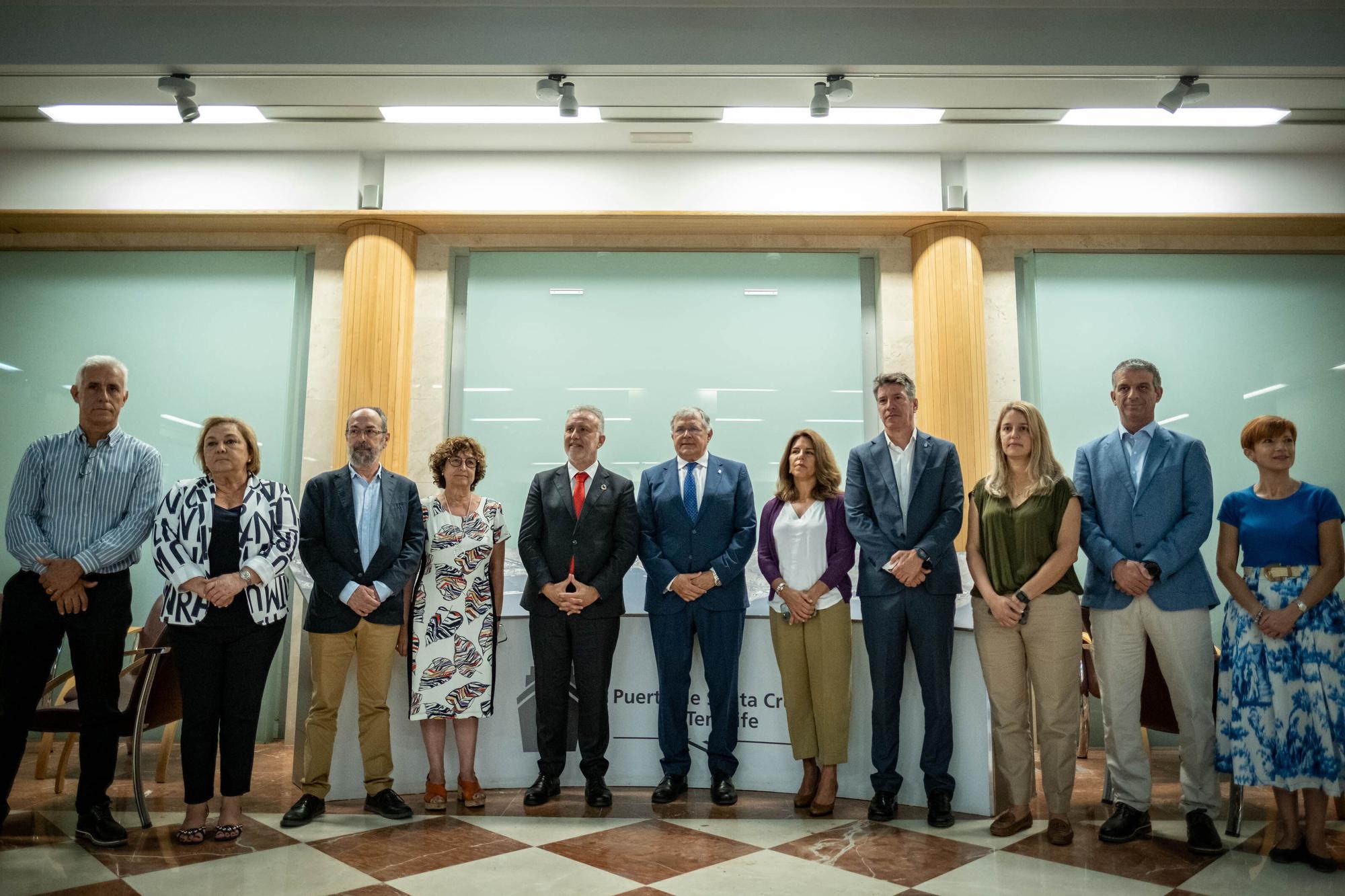 Visita de Ángel Víctor Torres al Puerto de Santa Cruz