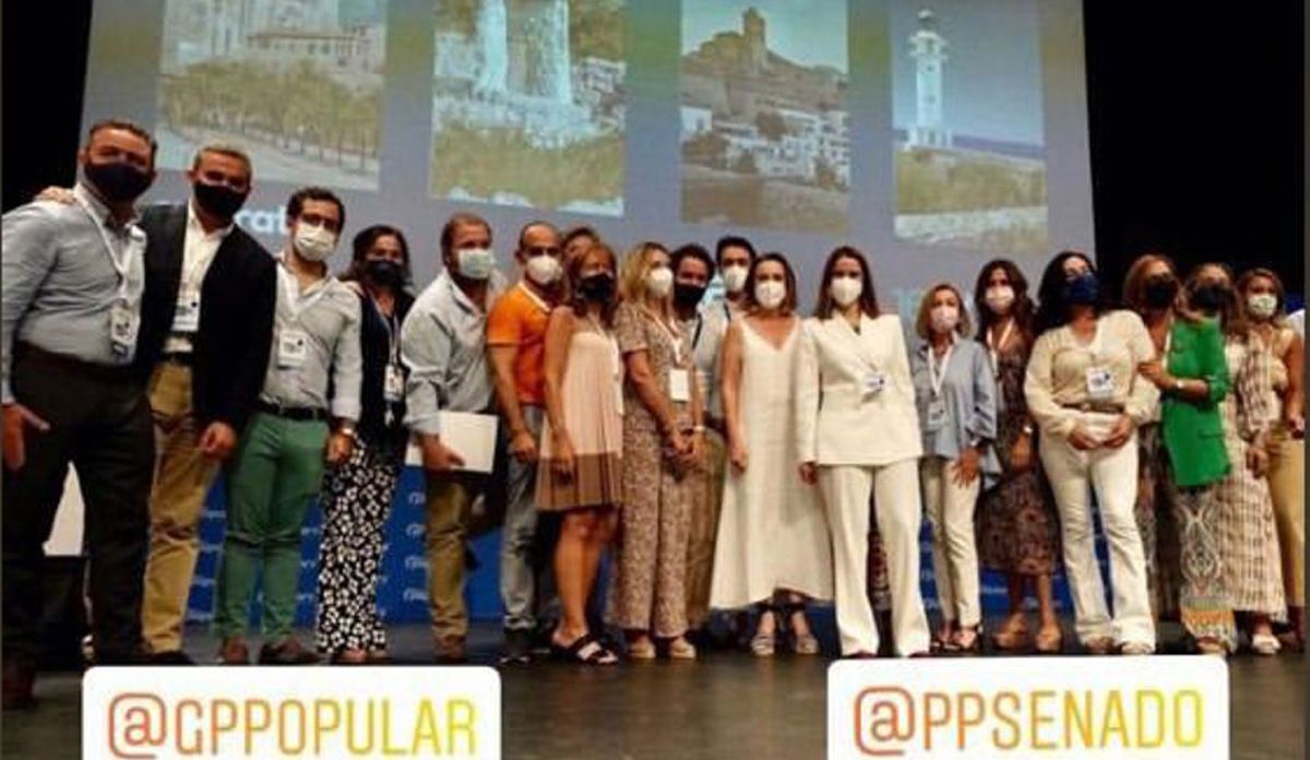 Fotografía de grupo que Elena Castillo, diputada por Cantabria, colgó en su Instagram con la mayoría de los parlamentarios que volaron a Palma en julio.