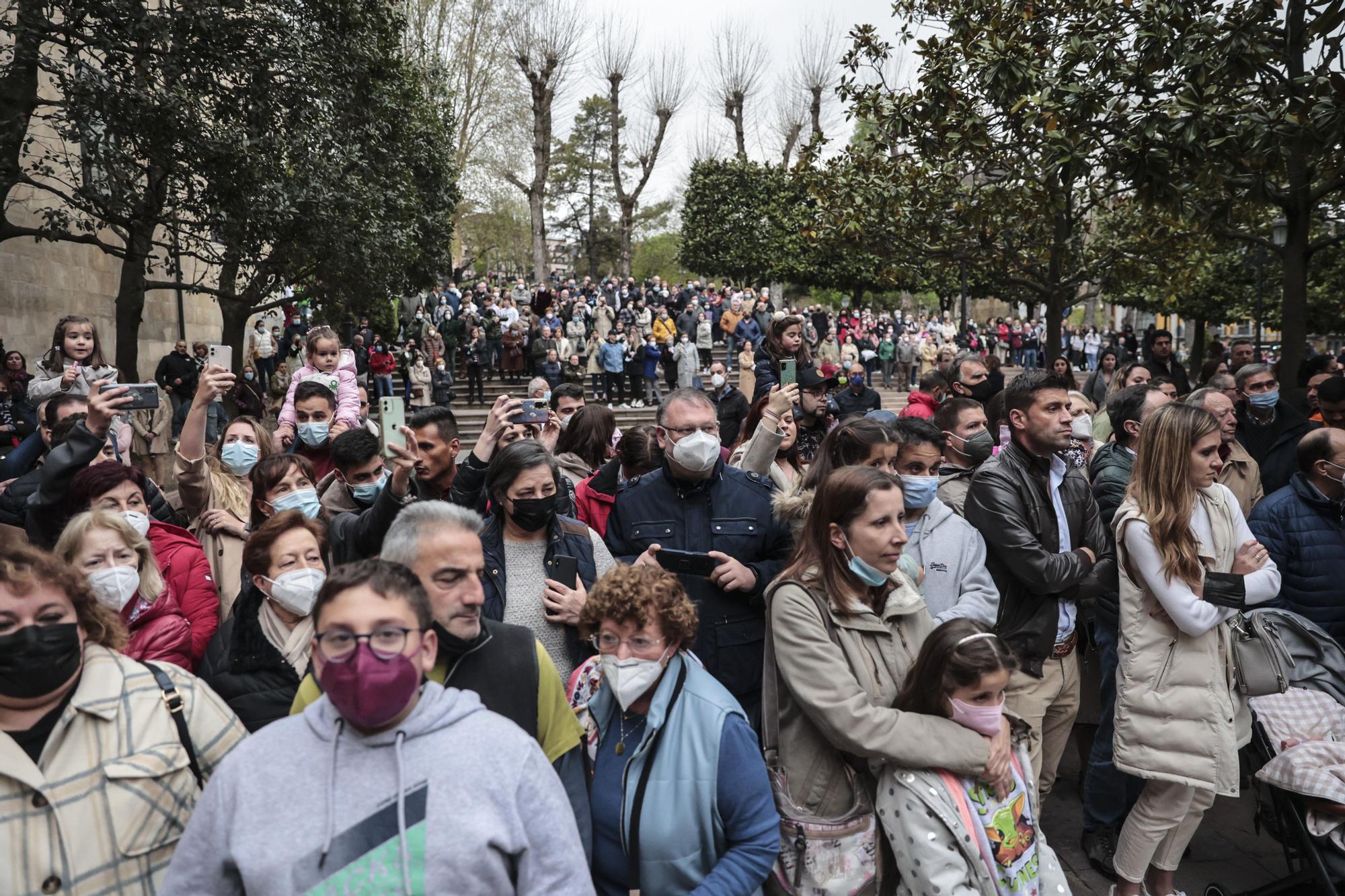 EN IMÁGENES: Así fue la procesión del Nazareno por las calles de Oviedo