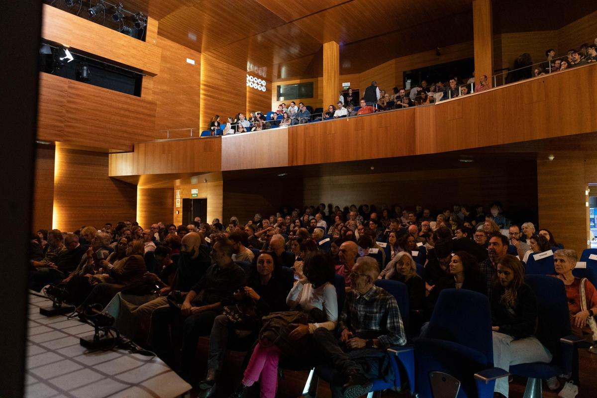 El público abarrotó el Teatre Arniches en la inauguración de la Muestra de Teatro Español de Autores Contemporáneos