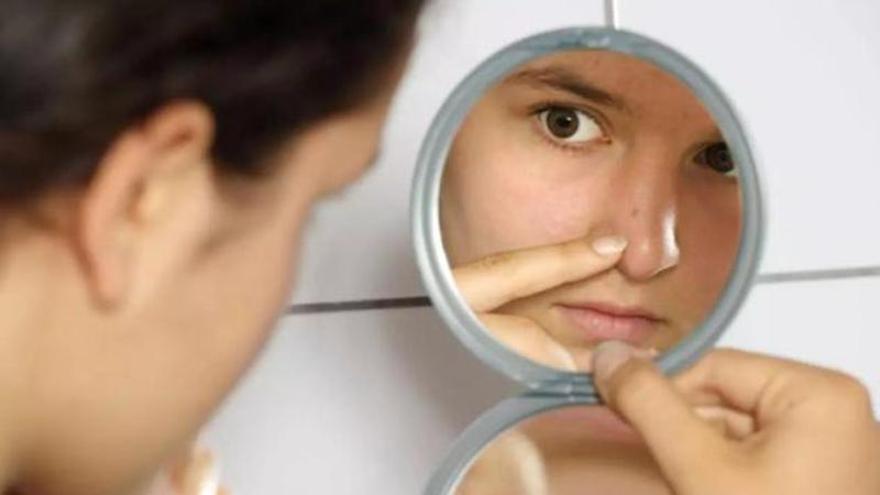 L’acne empitjora després de l’estiu? Per què passa i què pots fer per frenar els brots