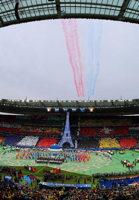 Imágenes de la ceremonia de apertura de la Eurocopa en Saint Denis, que ha contado con la música de David Guetta.