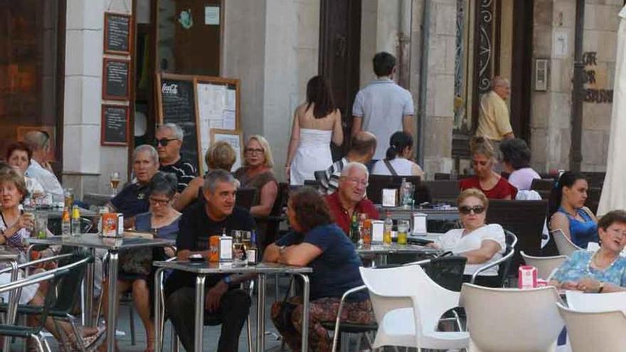 Terrazas habilitadas en la Plaza Mayor. Foto L. O. Z.