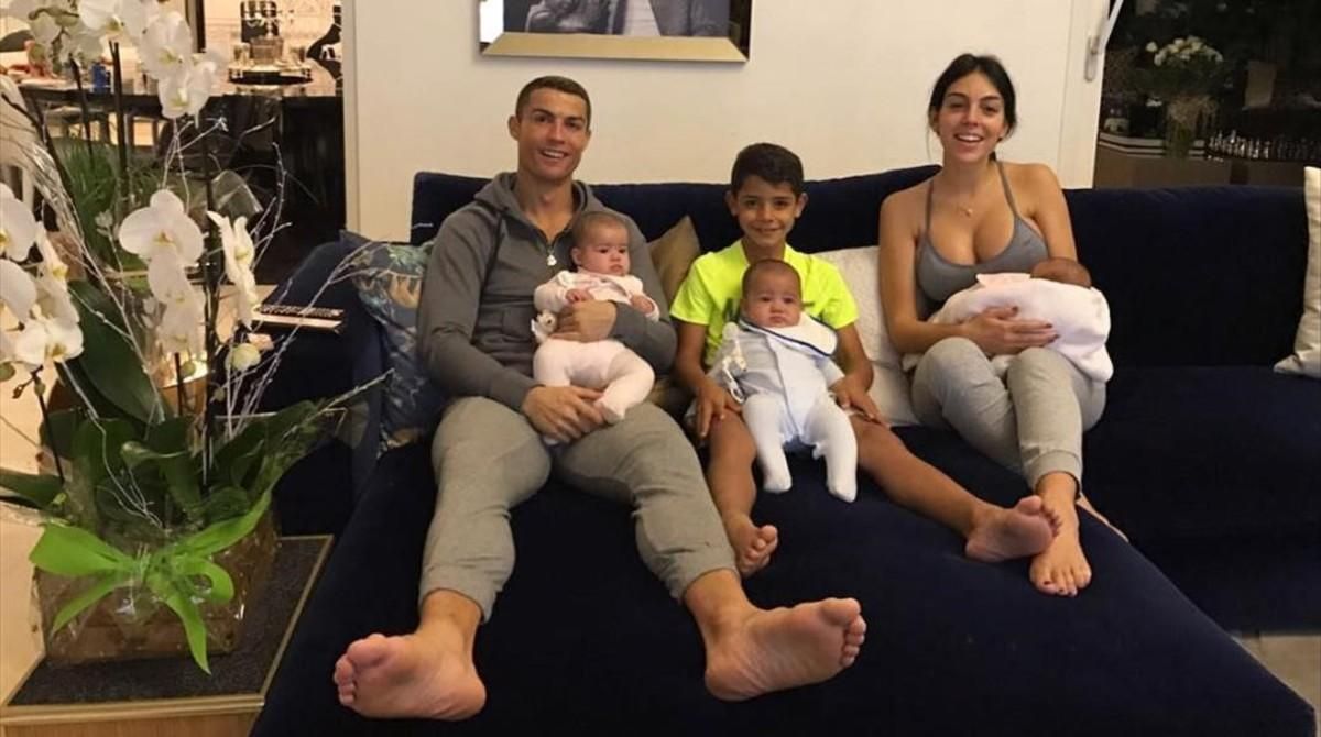 zentauroepp41372180 cristiano ronaldo georginagio e hijos foto instagram171219180653 zentauroepp41372180 cristiano ronaldo georginagio e hijos foto instagram171219180653