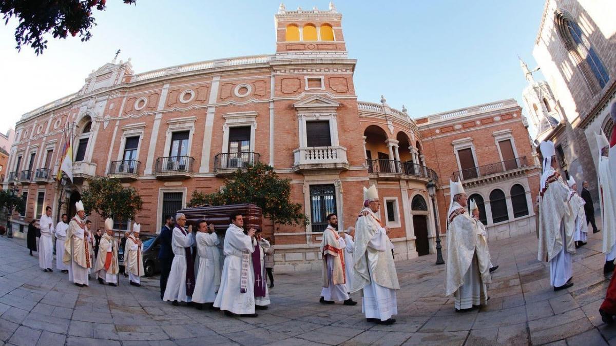 Una veintena de arzobispos y obispos en la misa exequial por monseñor García Aracil