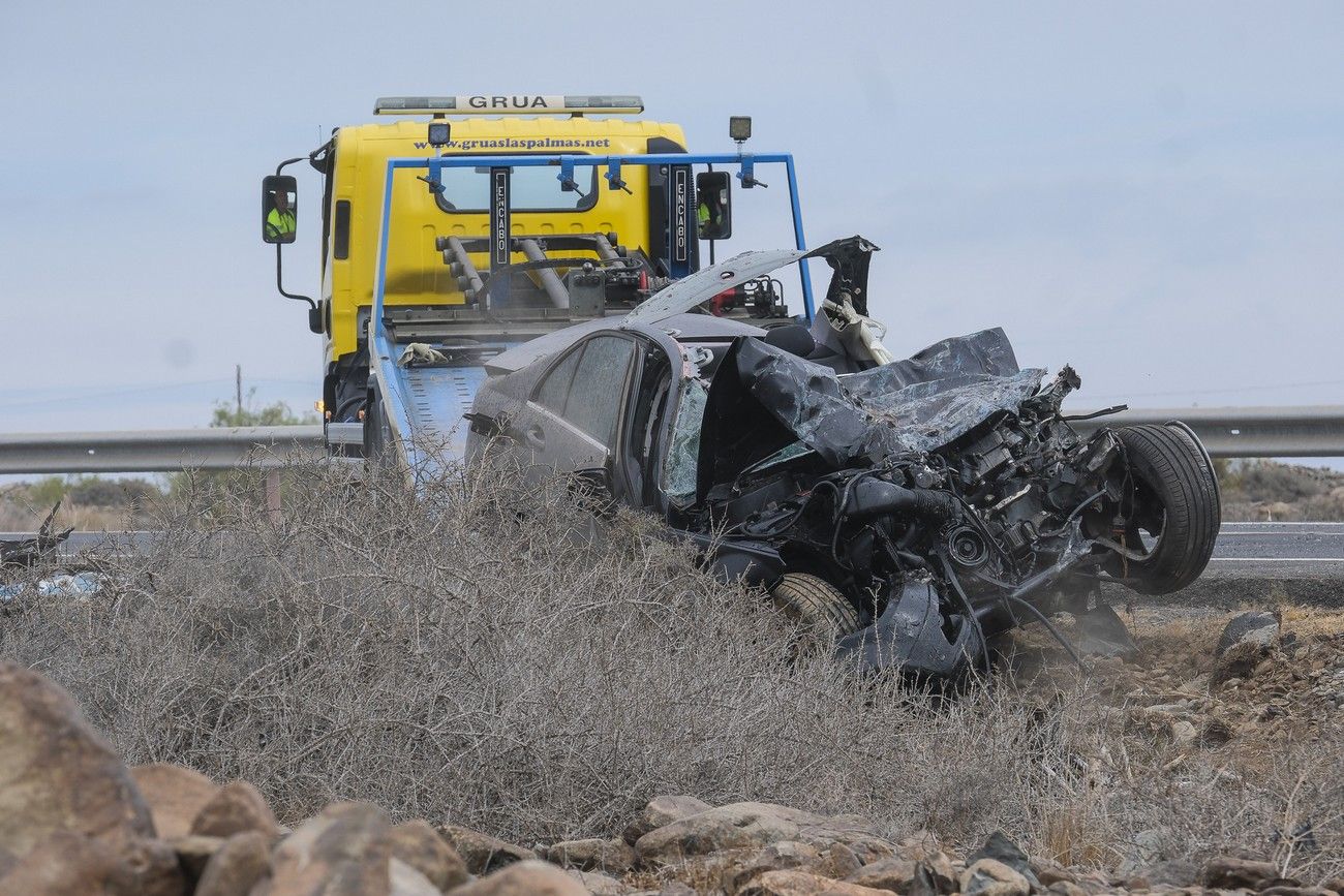 Grave accidente entre un coche y una guagua de Global en Gran Canaria
