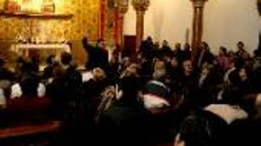 Un centenar de pacenses acude a la visita de Amigos de Badajoz a la ermita de La Soledad
