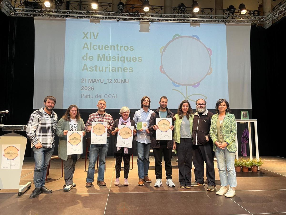 Autores y organizadores de los Alcuentros de Músiques Asturianes.