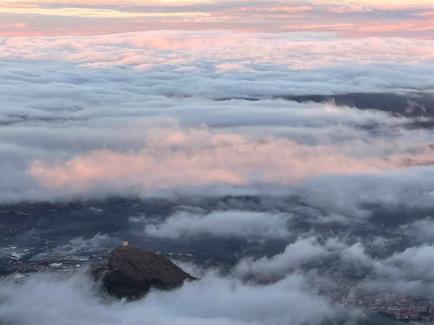 Las sierras de Mariola, Serrella y Aitana vuelven a vestirse de blanco para despedir al invierno