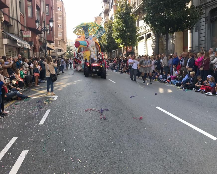 Oviedo celebra el desfile del Día de América en Asturias